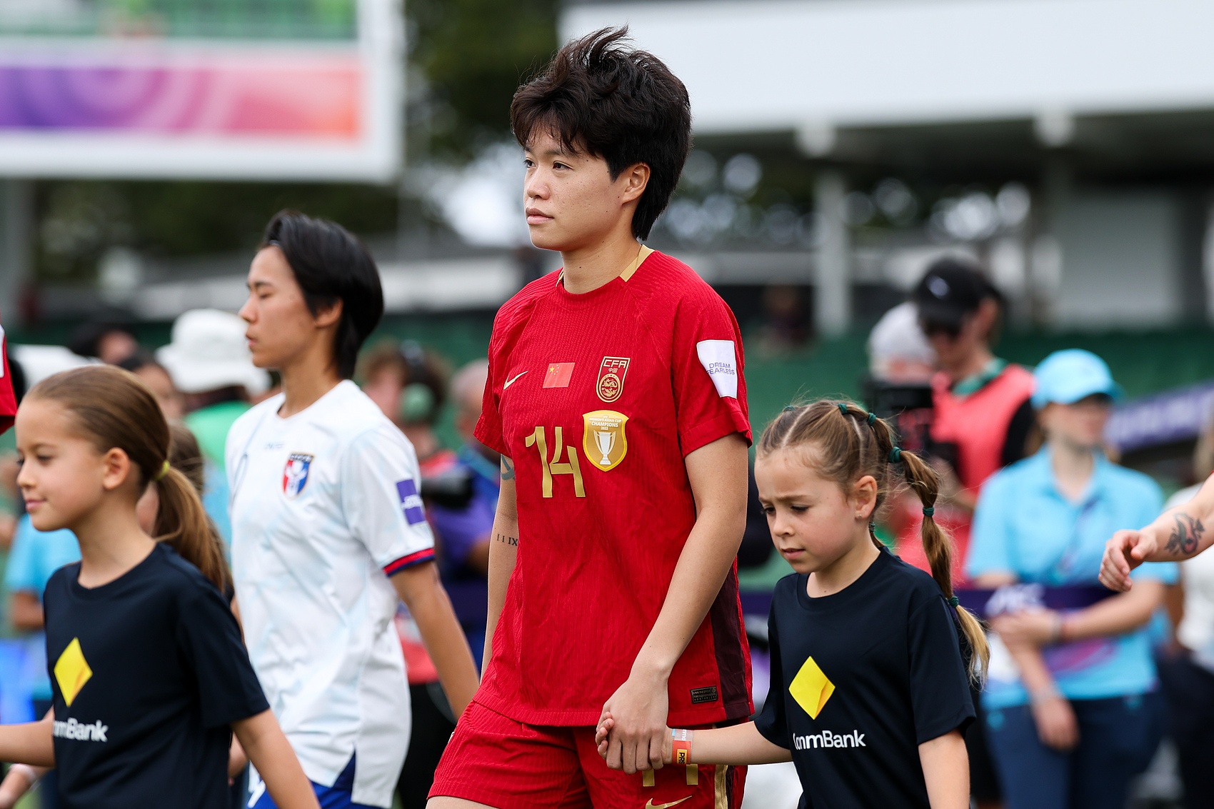 足球报:李晴潼用两粒进球完成救赎,她在东京奥运会失误+染红